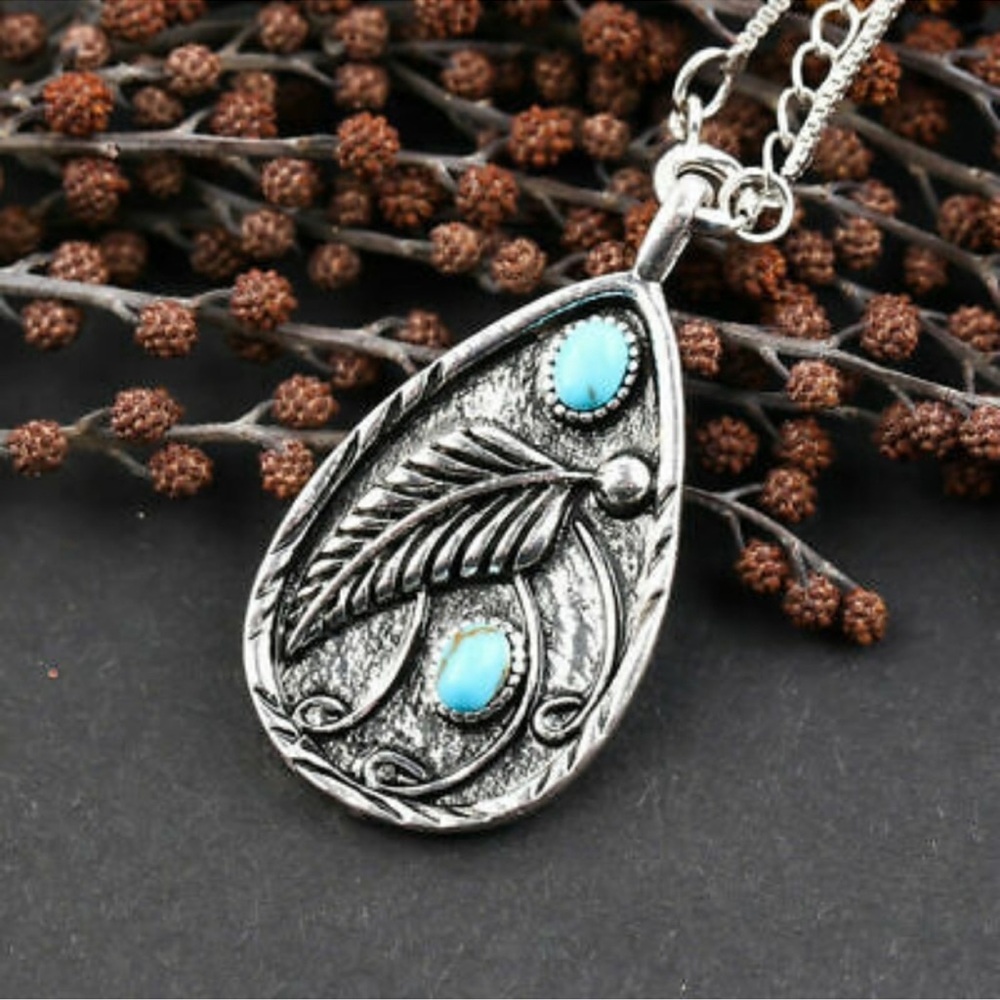 Beautiful Antique Style Silver Leaf Pendant Necklace - NWOT - Picture 3 of 7